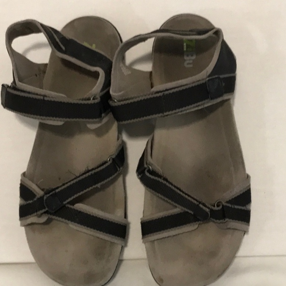Zibu Black and Gray Sandals Size 8.5